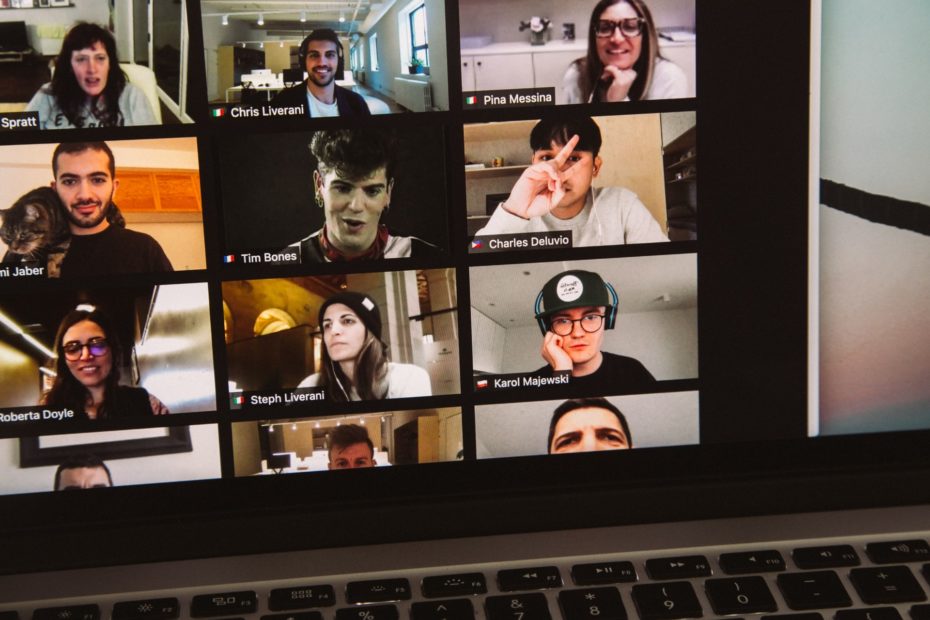 Google Meet call with many participants